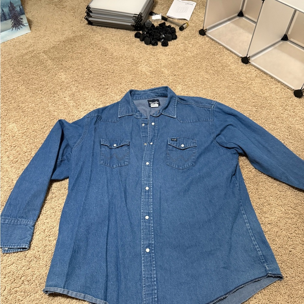 Wrangler’s Blue Denim Shirt